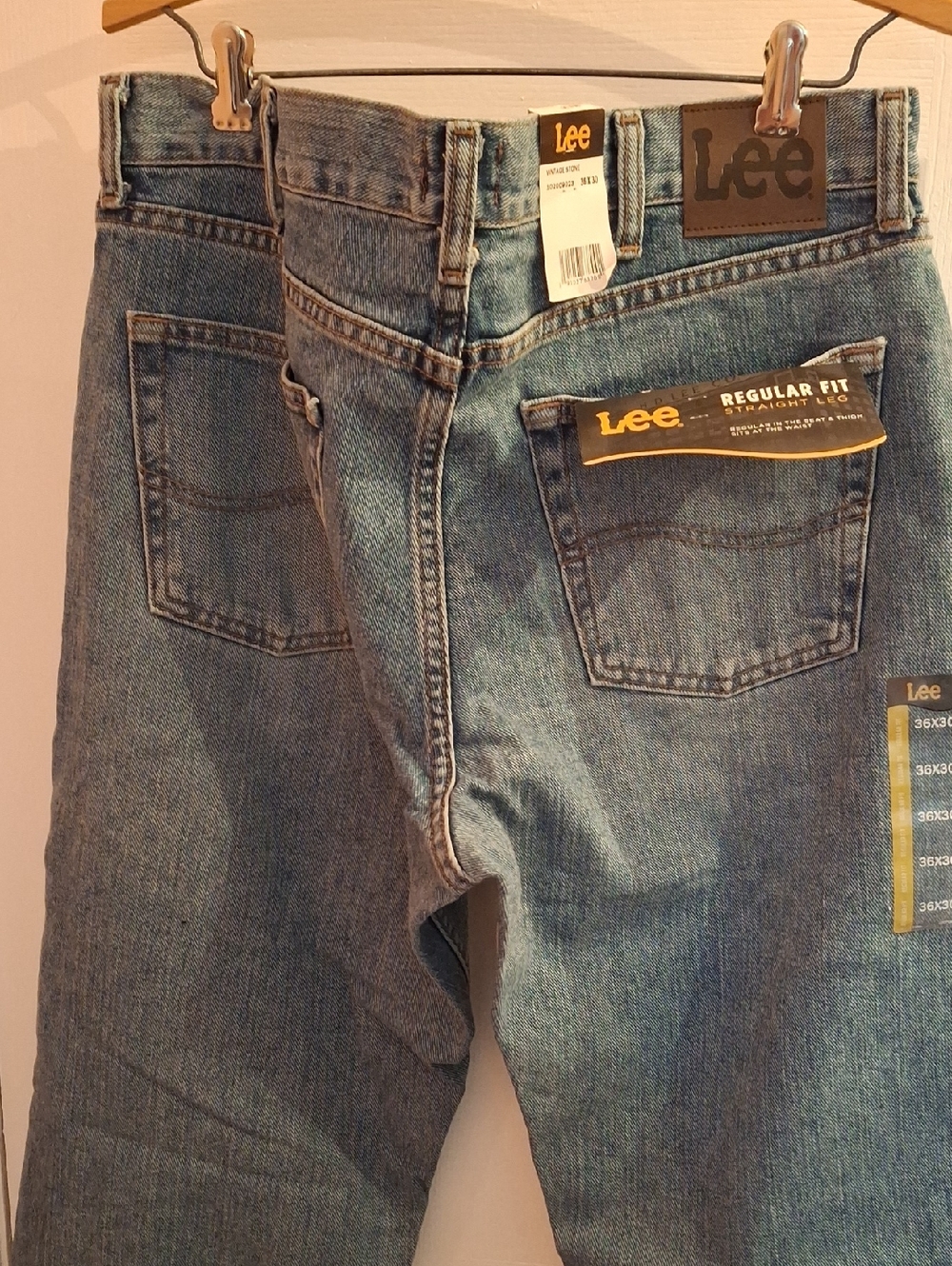 Lee Men's Straight Leg Jeans in Medium Blue Wash New
